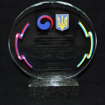 Скляні нагороди та імені дипломи